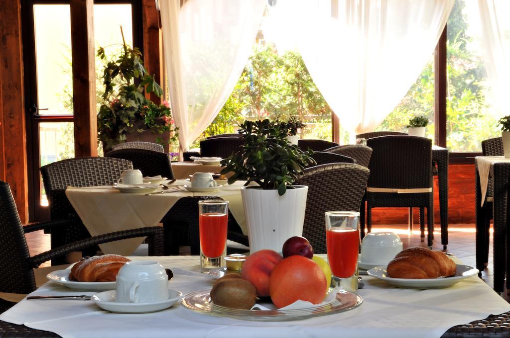 Hotel Ferro Di Cavallo パヴッロ・ネル・フリニャーノ エクステリア 写真