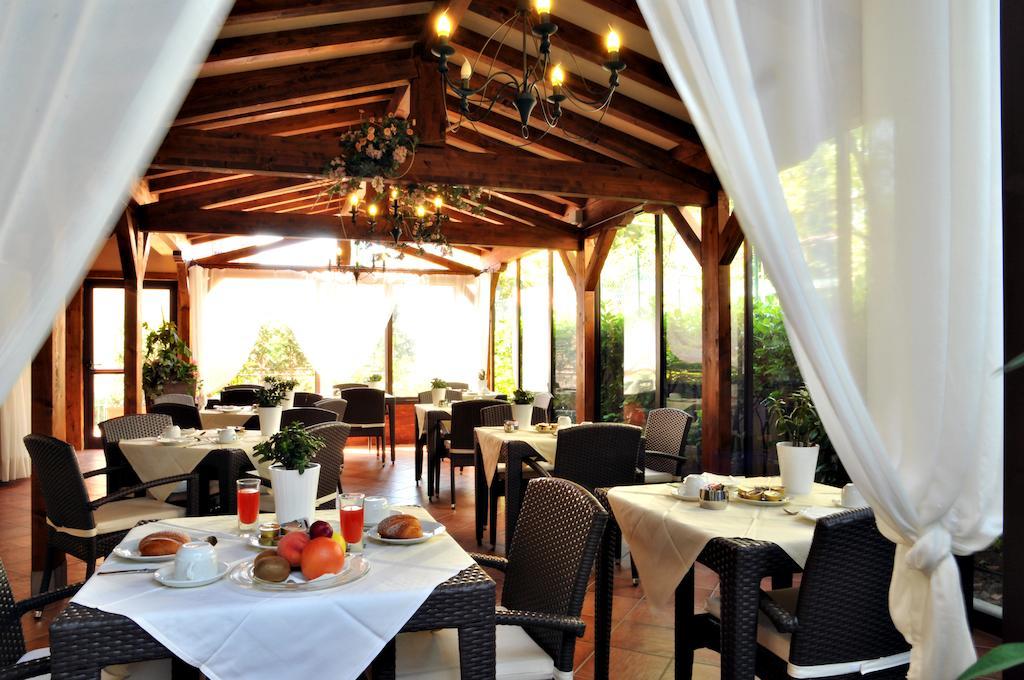 Hotel Ferro Di Cavallo パヴッロ・ネル・フリニャーノ エクステリア 写真