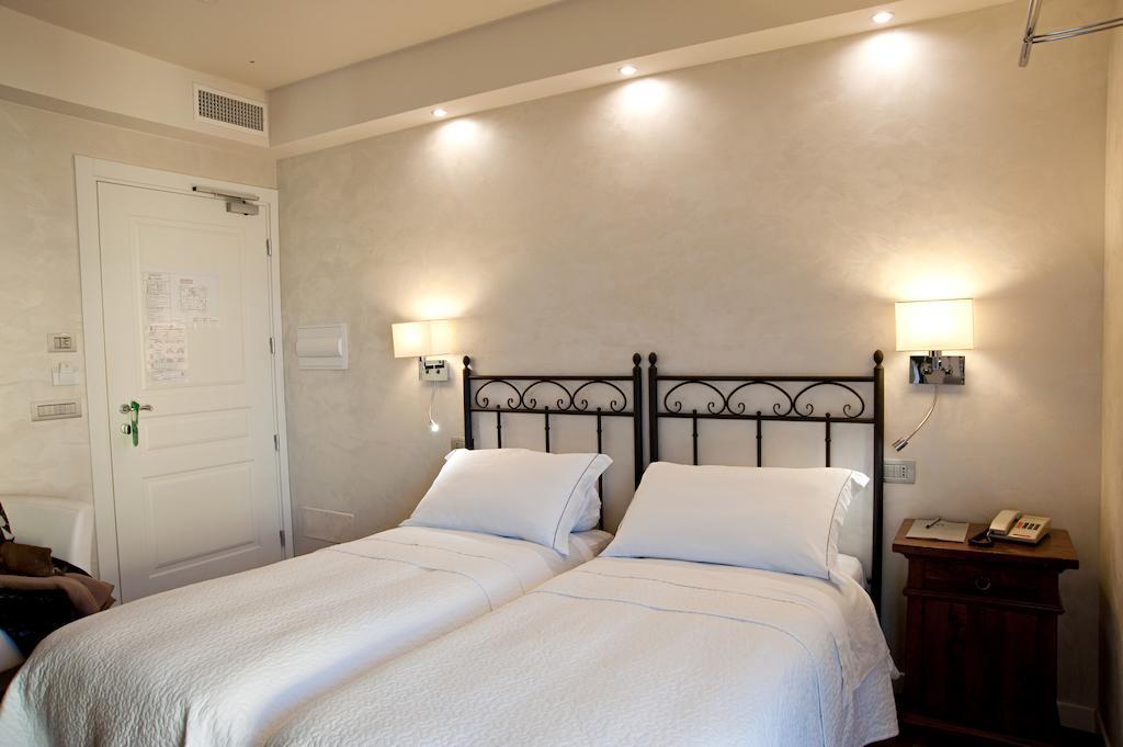 Hotel Ferro Di Cavallo パヴッロ・ネル・フリニャーノ 部屋 写真