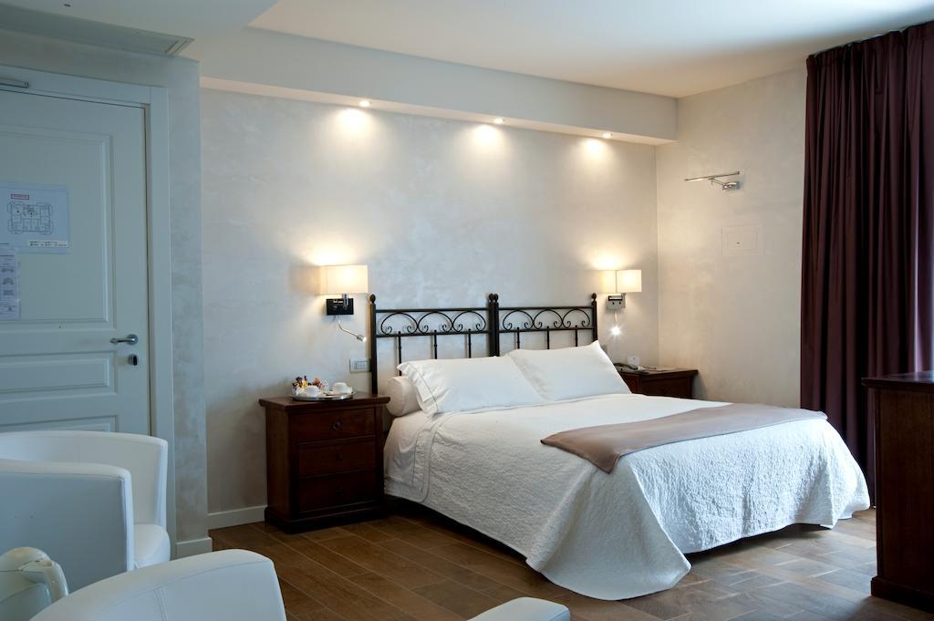 Hotel Ferro Di Cavallo パヴッロ・ネル・フリニャーノ 部屋 写真
