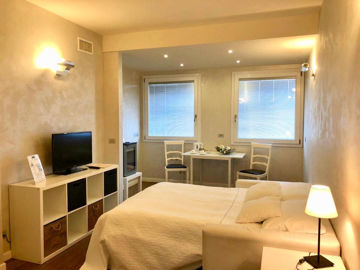 Hotel Ferro Di Cavallo パヴッロ・ネル・フリニャーノ エクステリア 写真
