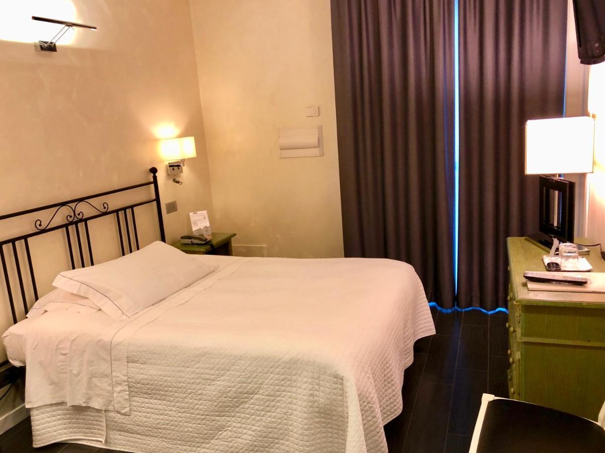 Hotel Ferro Di Cavallo パヴッロ・ネル・フリニャーノ エクステリア 写真