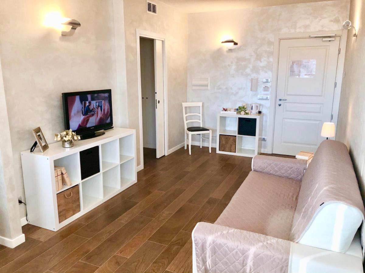 Hotel Ferro Di Cavallo パヴッロ・ネル・フリニャーノ エクステリア 写真