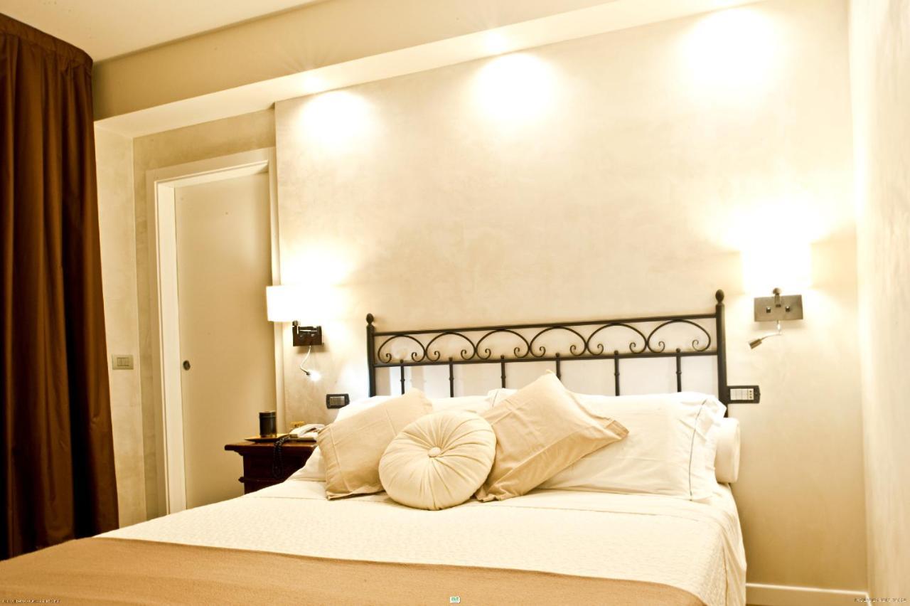 Hotel Ferro Di Cavallo パヴッロ・ネル・フリニャーノ エクステリア 写真